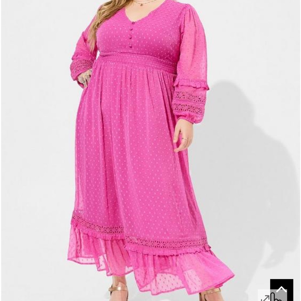 Torrid chiffon clip dot ruffle sleeve maxi. Size 3
